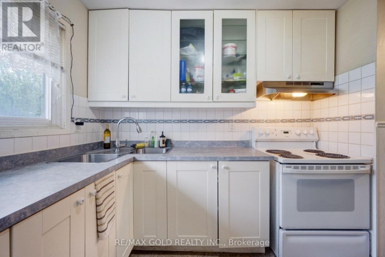 9 HAVENBROOK COURT, Brampton (Central Park), Ontario, L6S2B4