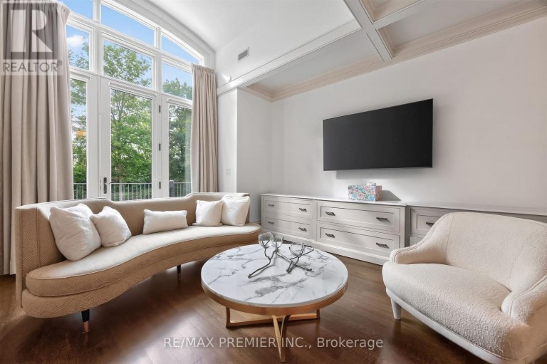 40 GOLF AVENUE, Vaughan (East Woodbridge), Ontario, L4L3A5