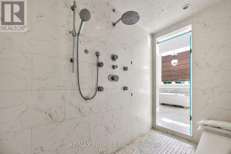 40 GOLF AVENUE, Vaughan (East Woodbridge), Ontario, L4L3A5