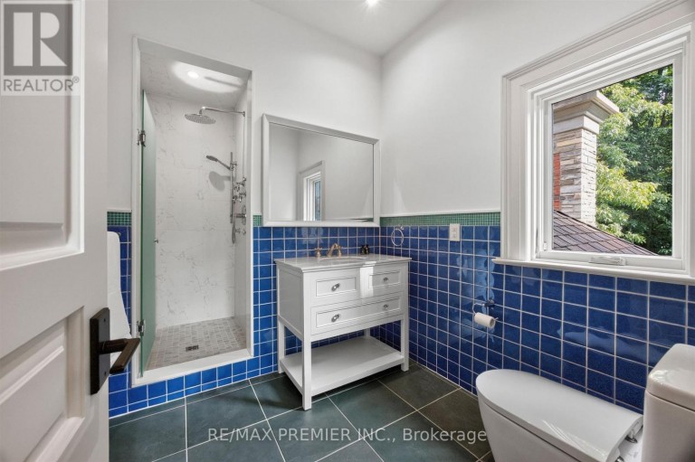 40 GOLF AVENUE, Vaughan (East Woodbridge), Ontario, L4L3A5