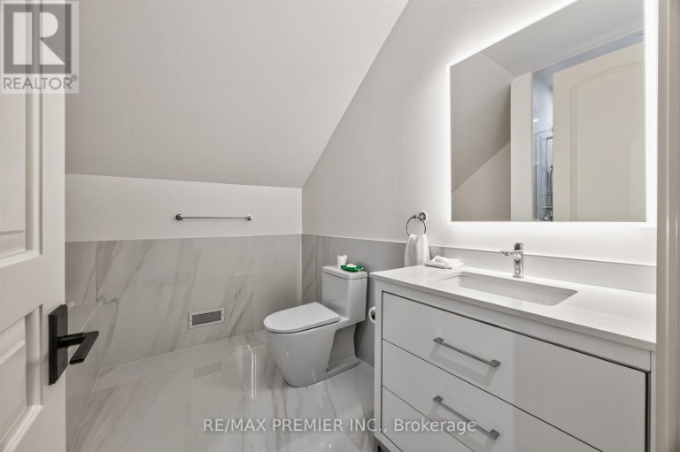 40 GOLF AVENUE, Vaughan (East Woodbridge), Ontario, L4L3A5