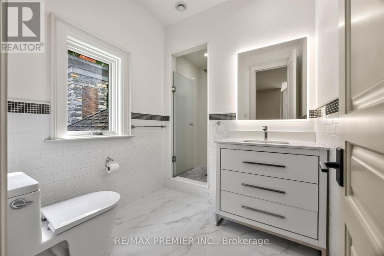 40 GOLF AVENUE, Vaughan (East Woodbridge), Ontario, L4L3A5