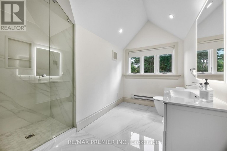 40 GOLF AVENUE, Vaughan (East Woodbridge), Ontario, L4L3A5