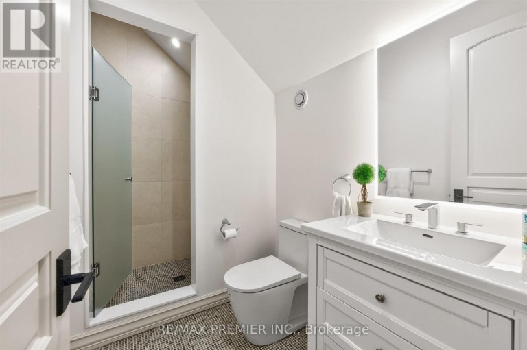 40 GOLF AVENUE, Vaughan (East Woodbridge), Ontario, L4L3A5