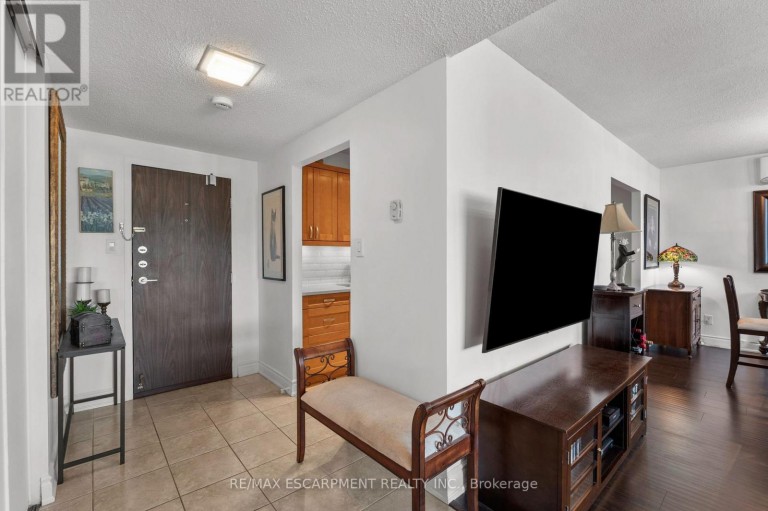 2206 - 75 QUEEN STREET N, Hamilton (Strathcona), Ontario, L8R3J3