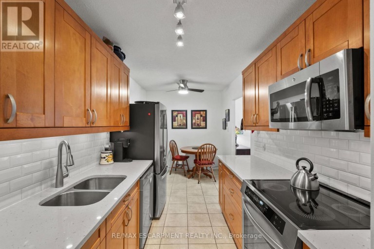 2206 - 75 QUEEN STREET N, Hamilton (Strathcona), Ontario, L8R3J3