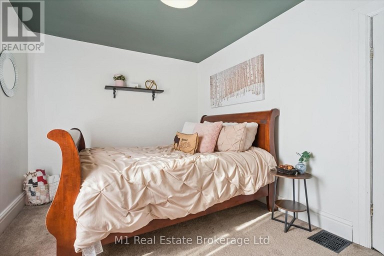 691 ST ANDREW STREET W, Centre Wellington (Fergus), Ontario, N1M1P7