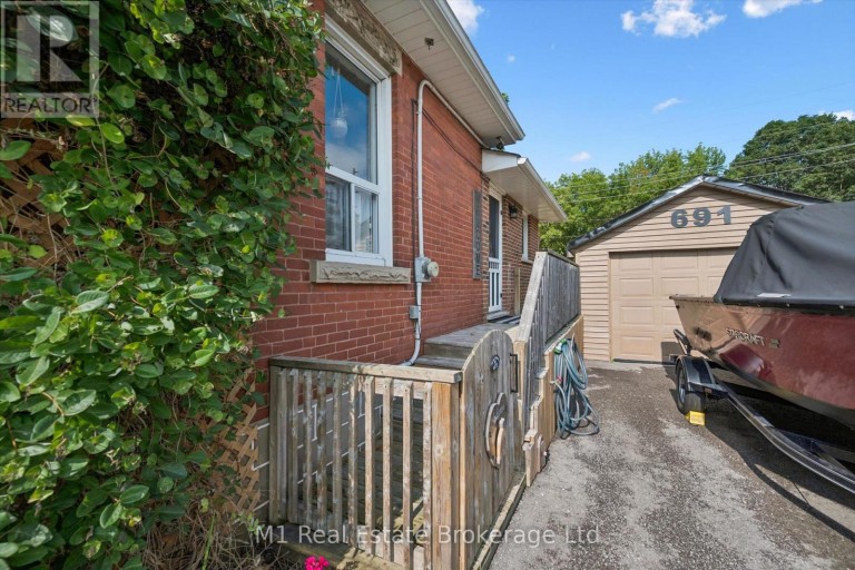 691 ST ANDREW STREET W, Centre Wellington (Fergus), Ontario, N1M1P7