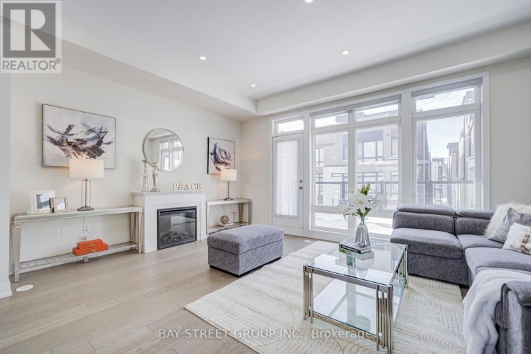 51 CREDIT LANE, Richmond Hill (Jefferson), Ontario, L4E1G9