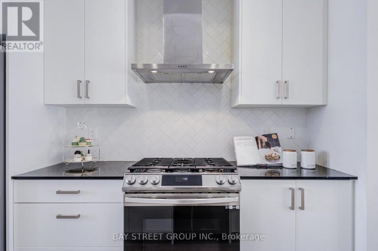 51 CREDIT LANE, Richmond Hill (Jefferson), Ontario, L4E1G9