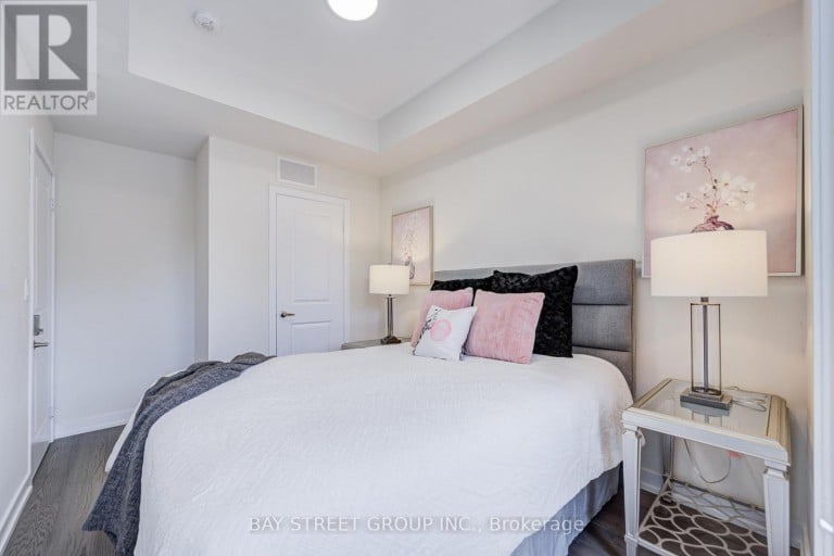 51 CREDIT LANE, Richmond Hill (Jefferson), Ontario, L4E1G9