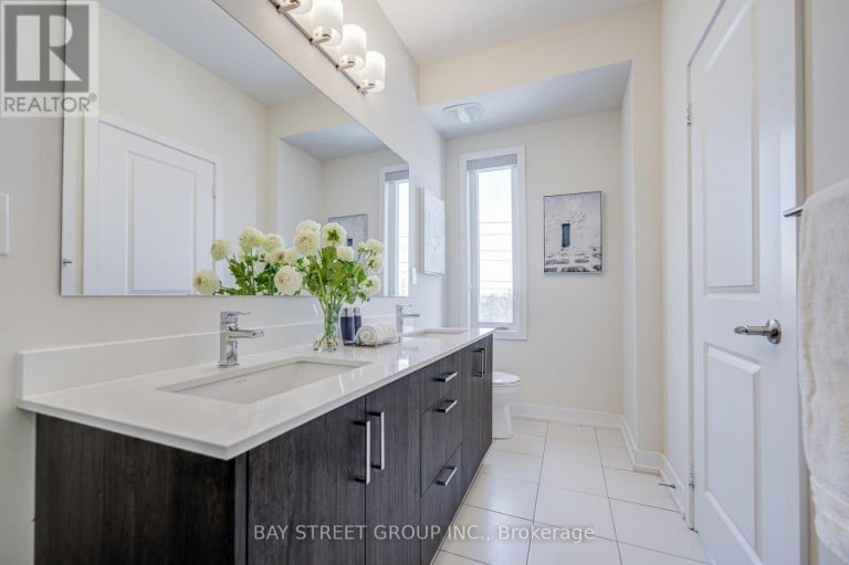 51 CREDIT LANE, Richmond Hill (Jefferson), Ontario, L4E1G9