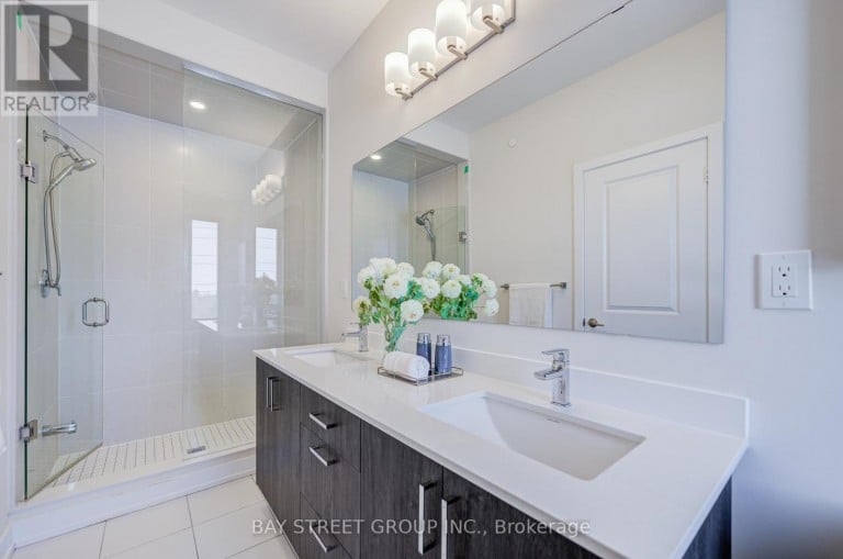 51 CREDIT LANE, Richmond Hill (Jefferson), Ontario, L4E1G9