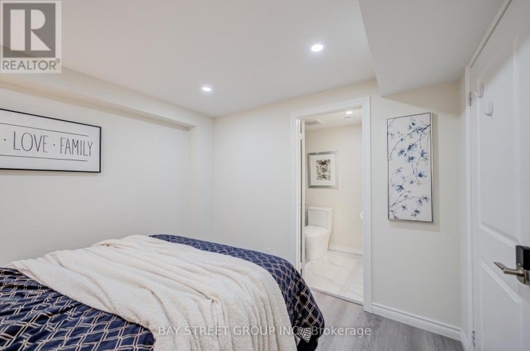 51 CREDIT LANE, Richmond Hill (Jefferson), Ontario, L4E1G9