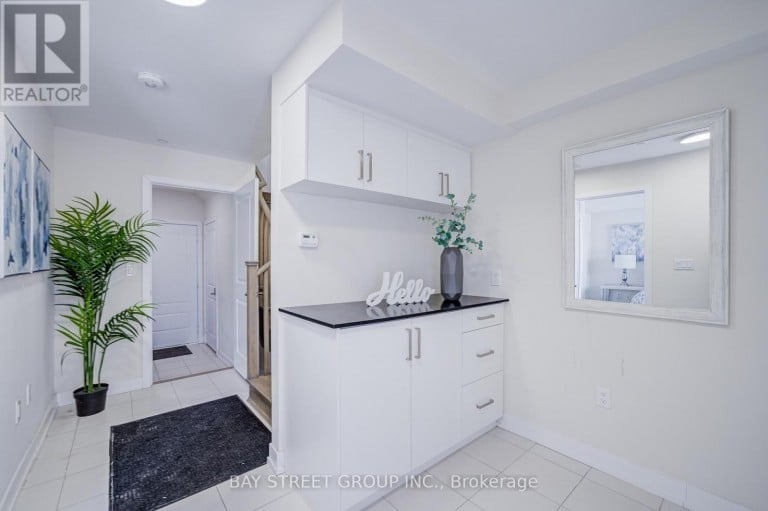 51 CREDIT LANE, Richmond Hill (Jefferson), Ontario, L4E1G9