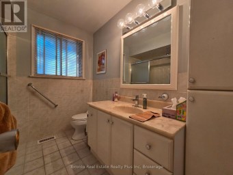 482 RUTH AVENUE Toronto (Newtonbrook East) Ontario photo 19