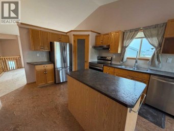 24 Pleasant Park Court W Brooks Alberta photo 16