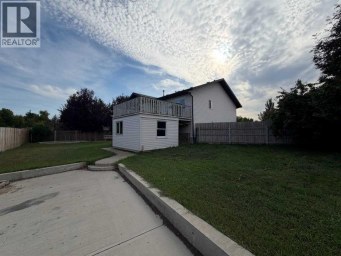 24 Pleasant Park Court W Brooks Alberta photo 9