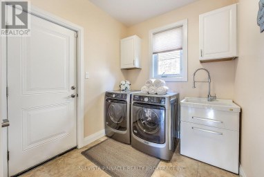 738 HICKORYRIDGE COMMON London North (North R) Ontario photo 22