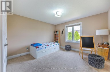 738 HICKORYRIDGE COMMON London North (North R) Ontario photo 35