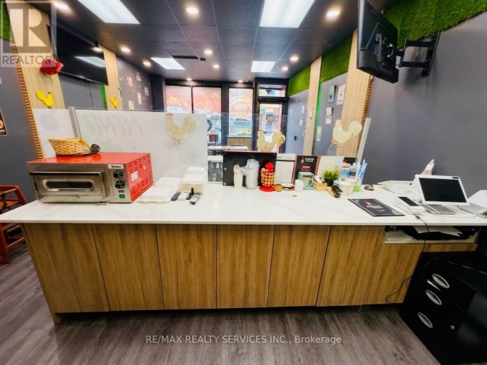 15 QUEEN STREET W, Brampton (Downtown Brampton), Ontario, L6Y1L9