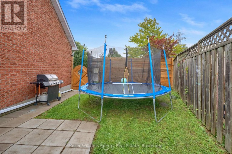831 LAVIS STREET, Oshawa (Pinecrest), Ontario, L1K1W8