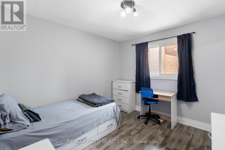 48 MAIDSTONE CRESCENT, Brampton (Central Park), Ontario, L6S2Z5