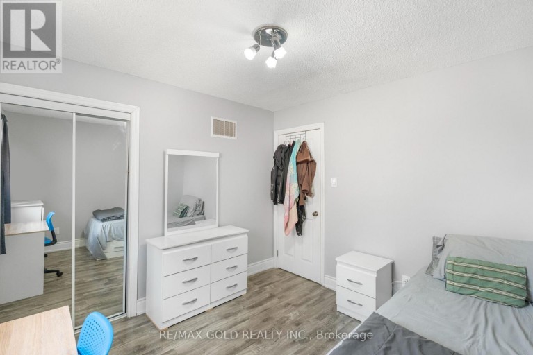 48 MAIDSTONE CRESCENT, Brampton (Central Park), Ontario, L6S2Z5