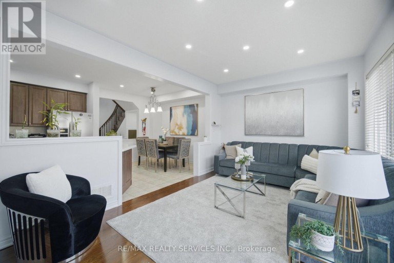 18 SEEDLAND CRESCENT, Brampton (Sandringham-Wellington), Ontario, L6R0Z5