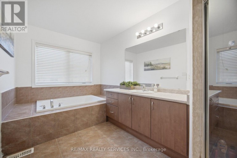 18 SEEDLAND CRESCENT, Brampton (Sandringham-Wellington), Ontario, L6R0Z5