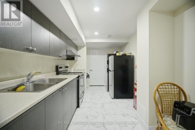 18 SEEDLAND CRESCENT Brampton (Sandringham-Wellington) Ontario photo 35