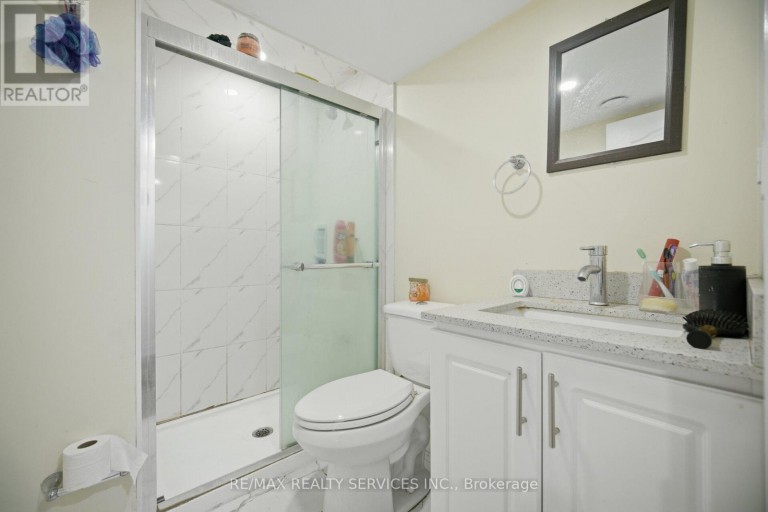 18 SEEDLAND CRESCENT, Brampton (Sandringham-Wellington), Ontario, L6R0Z5