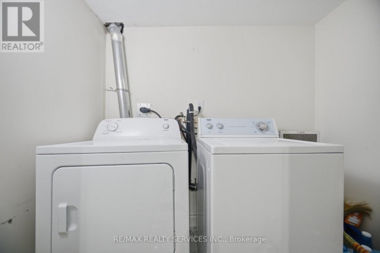 18 SEEDLAND CRESCENT, Brampton (Sandringham-Wellington), Ontario, L6R0Z5