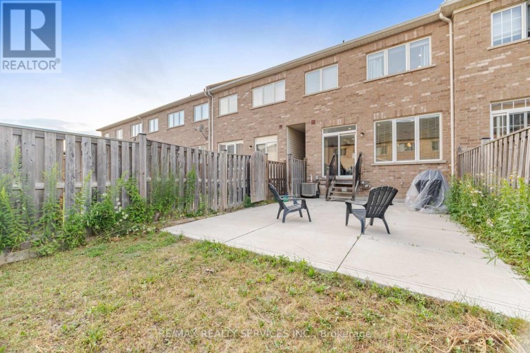 18 SEEDLAND CRESCENT, Brampton (Sandringham-Wellington), Ontario, L6R0Z5