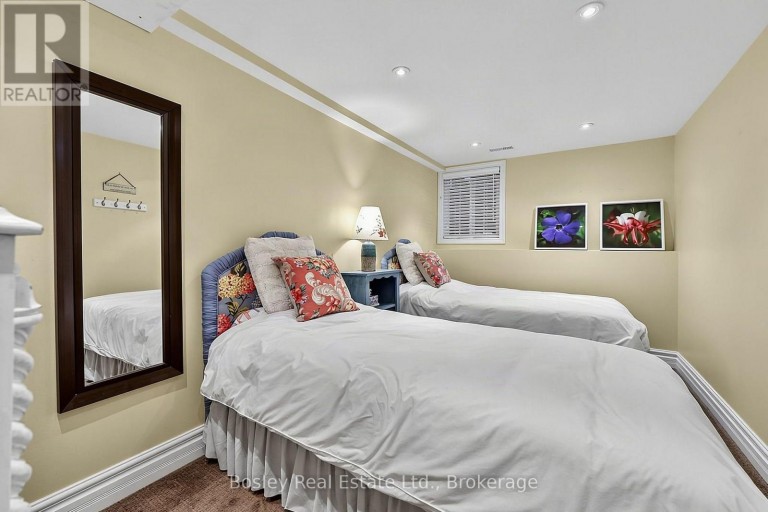 230 NAPIER STREET, Collingwood, Ontario, L9Y3T3