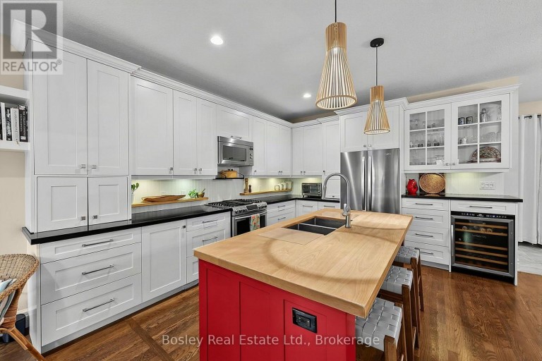 230 NAPIER STREET, Collingwood, Ontario, L9Y3T3