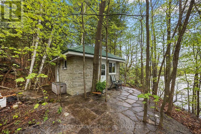 8126 PERTH ROAD, South Frontenac (Frontenac South), Ontario, K0H2L0