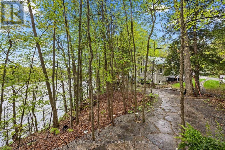 8126 PERTH ROAD, South Frontenac (Frontenac South), Ontario, K0H2L0