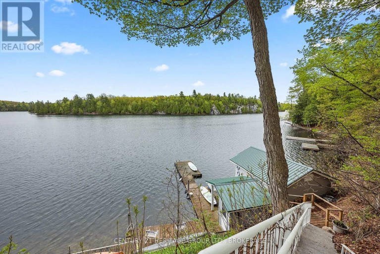 8126 PERTH ROAD, South Frontenac (Frontenac South), Ontario, K0H2L0