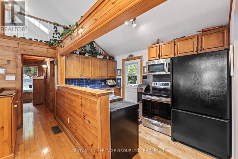8126 PERTH ROAD, South Frontenac (Frontenac South), Ontario, K0H2L0