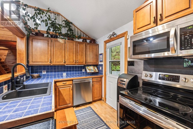 8126 PERTH ROAD, South Frontenac (Frontenac South), Ontario, K0H2L0