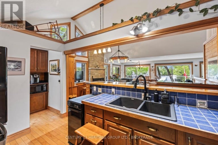 8126 PERTH ROAD, South Frontenac (Frontenac South), Ontario, K0H2L0