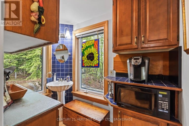 8126 PERTH ROAD, South Frontenac (Frontenac South), Ontario, K0H2L0