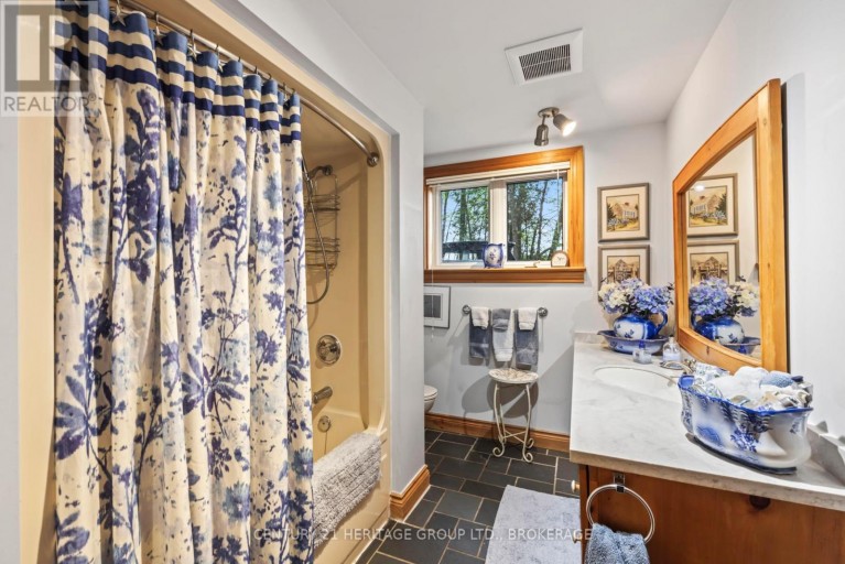8126 PERTH ROAD, South Frontenac (Frontenac South), Ontario, K0H2L0
