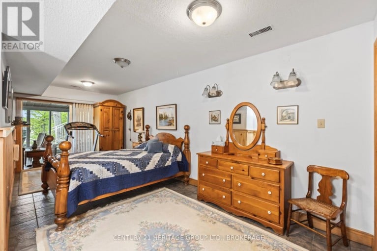 8126 PERTH ROAD, South Frontenac (Frontenac South), Ontario, K0H2L0