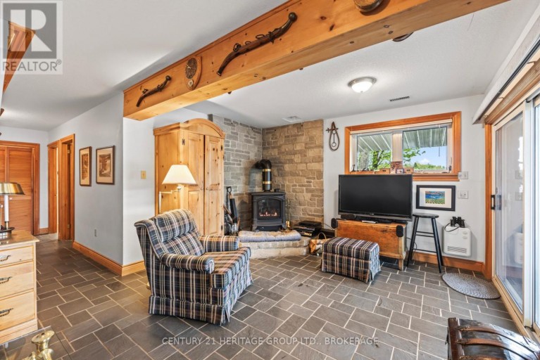 8126 PERTH ROAD, South Frontenac (Frontenac South), Ontario, K0H2L0