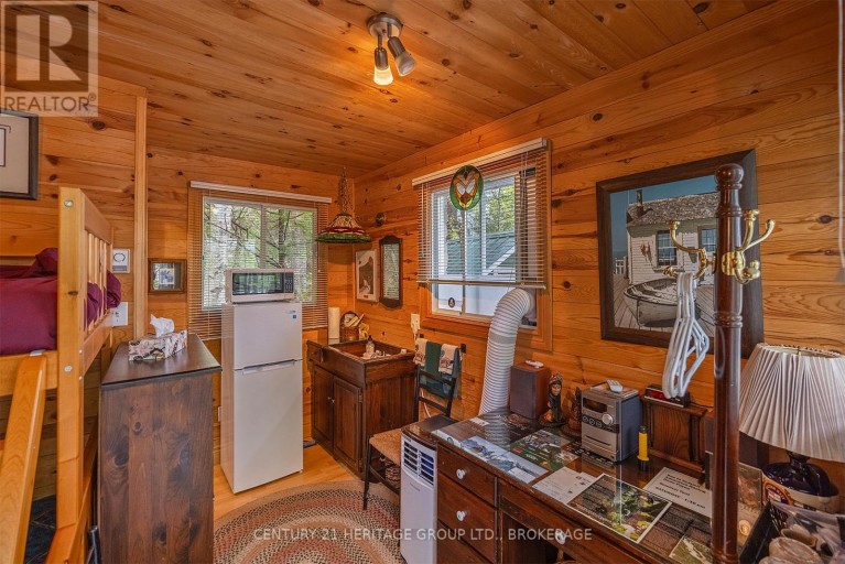 8126 PERTH ROAD, South Frontenac (Frontenac South), Ontario, K0H2L0