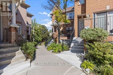 8 - 116 RORY ROAD Toronto (Maple Leaf) Ontario photo 1