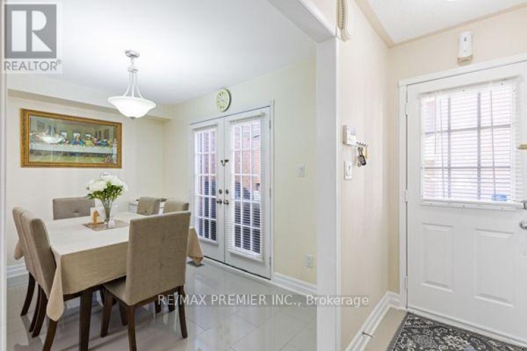8 - 116 RORY ROAD, Toronto (Maple Leaf), Ontario, M6L3G1