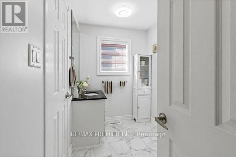 8 - 116 RORY ROAD, Toronto (Maple Leaf), Ontario, M6L3G1